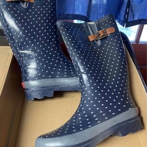 Chooka Women’s Classy Classic Navy Blue/White Polka Dots